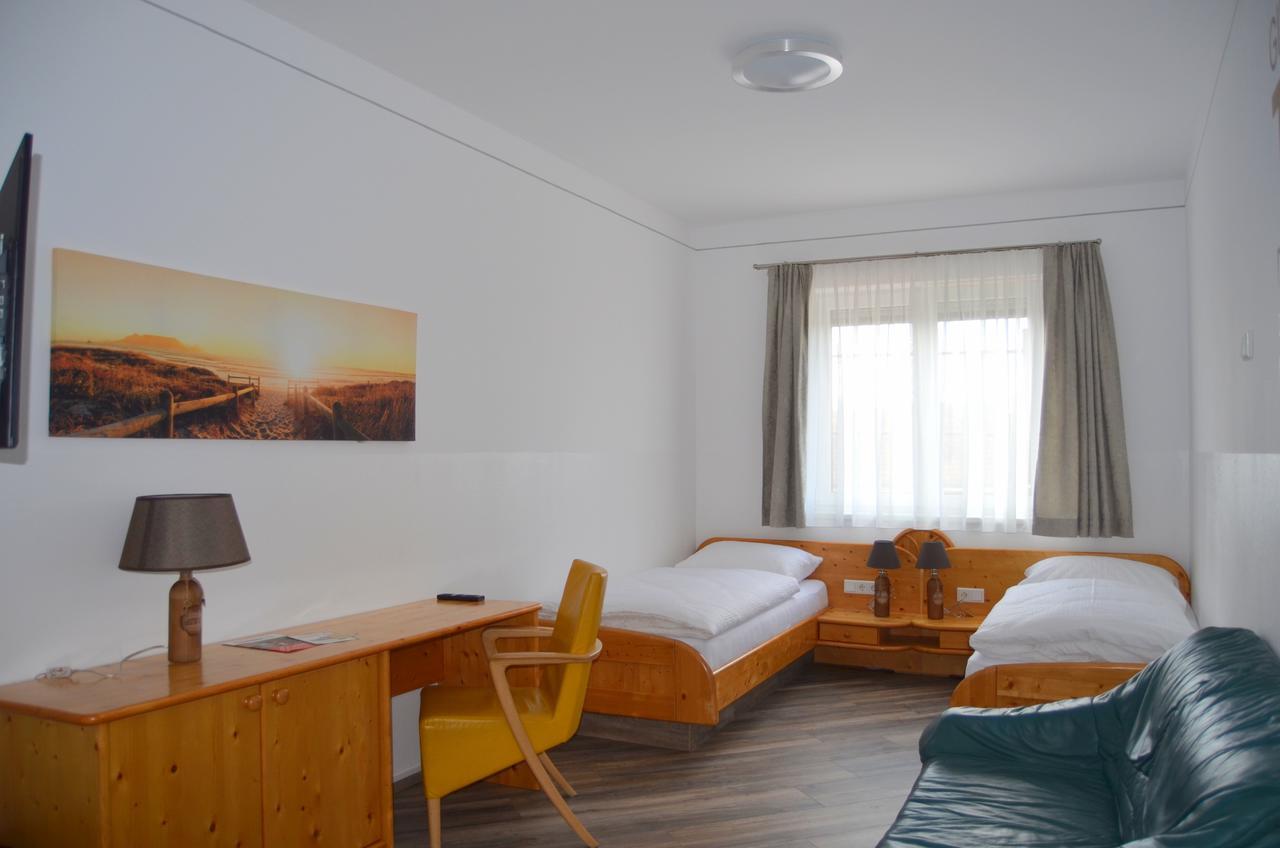 Pension Zum Strell Hollabrunn Exterior photo